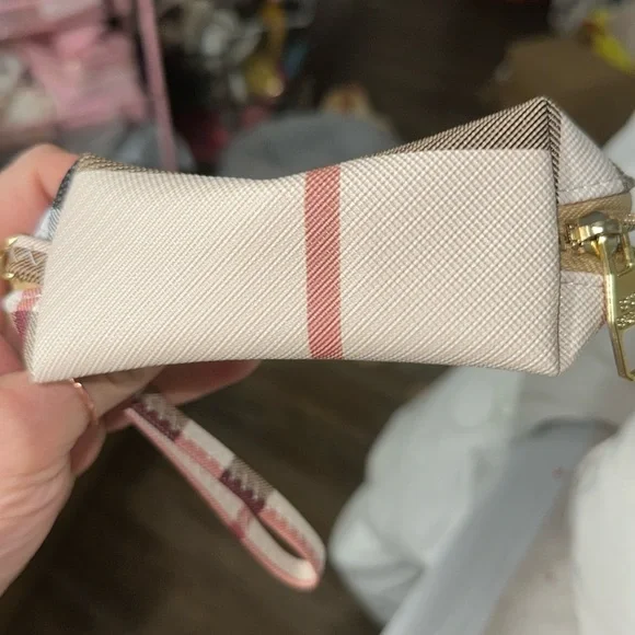 NWOT Burberry Wristlet gold hardware new and cute 🥰